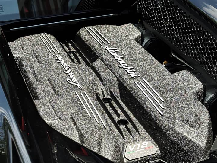 Фото 8 - Lamborghini Revuelto