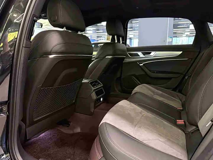 Фото 5 - Audi A6L