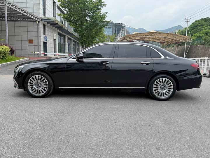 Zdjęcie 8 - Mercedes-Benz E-Class