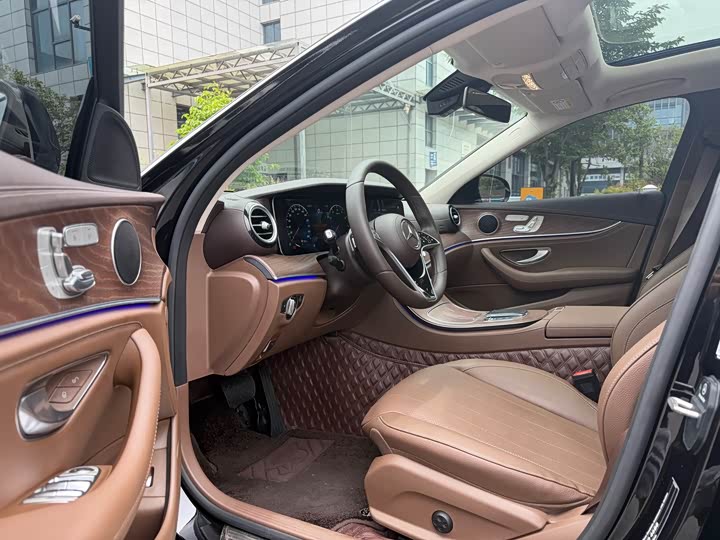 Zdjęcie 9 - Mercedes-Benz E-Class