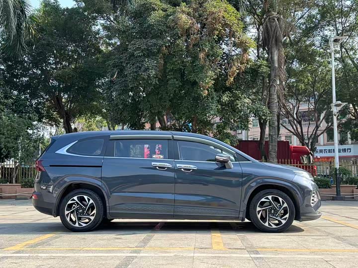 Фото 4 - Hyundai Custo