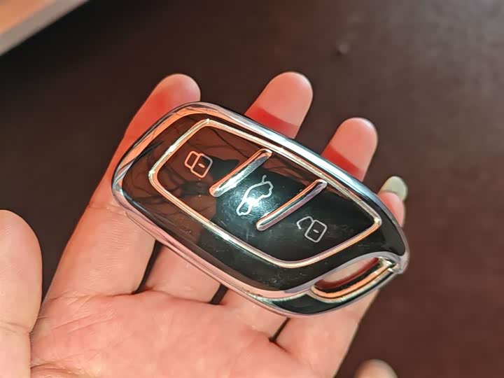 Фото 9 - Roewe i5