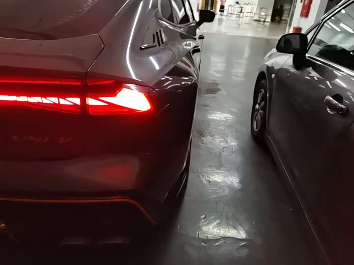 Zdjęcie 8 - Changan UNI-V