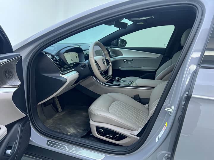 BYD Han 2025 2025款 DM-i 125KM尊贵型