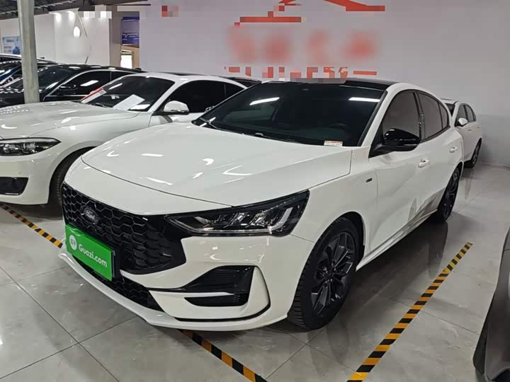 Ford Focus 2022 2022款 两厢 EcoBoost 180 自动ST Line