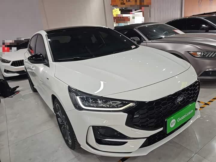 Ford Focus 2022 2022款 两厢 EcoBoost 180 自动ST Line