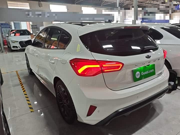Ford Focus 2022 2022款 两厢 EcoBoost 180 自动ST Line