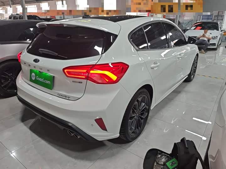 Ford Focus 2022 2022款 两厢 EcoBoost 180 自动ST Line