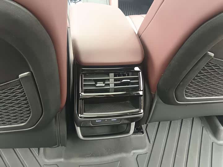 Фото 9 - Geely Monjaro
