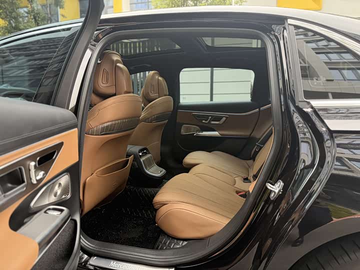Zdjęcie 8 - Mercedes-Benz E-Class