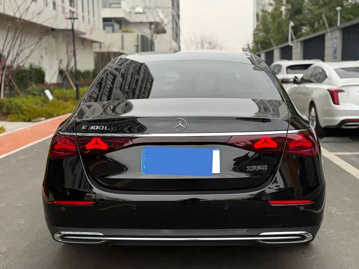 Zdjęcie 9 - Mercedes-Benz E-Class