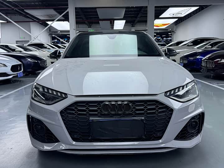 Фото 2 - Audi A4L