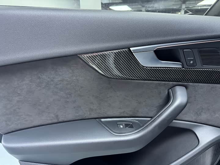 Фото 5 - Audi A4L