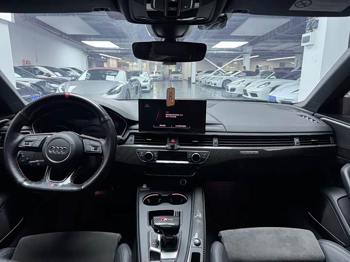 Фото 9 - Audi A4L