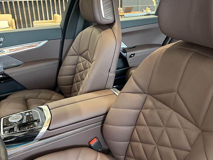 BMW 7 Series 2026 2026款 740Li 领先型 M运动套装