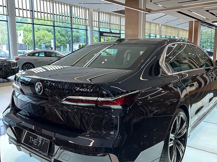 BMW 7 Series 2026 2026款 740Li 领先型 M运动套装