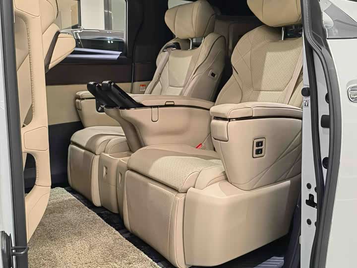 Toyota Alphard 2024 2024款 双擎 2.5L 臻享版