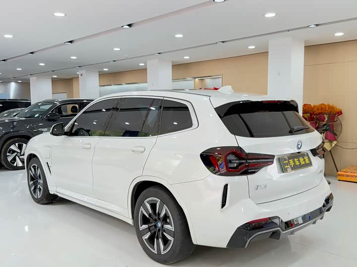Фото 9 - BMW iX3