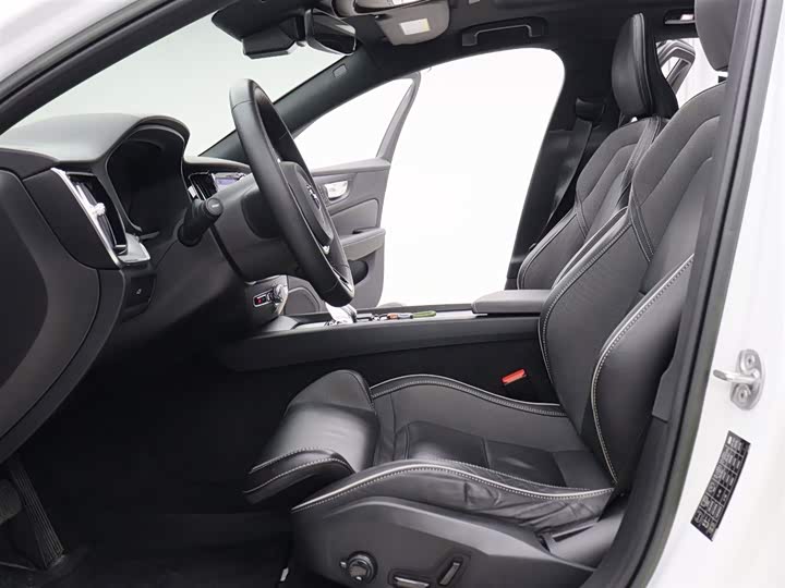 2023 Volvo V60