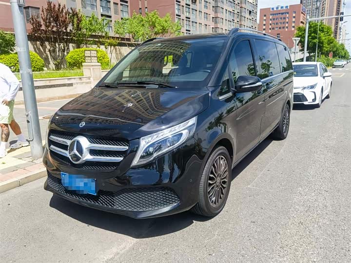 Photo 1 - Mercedes-Benz V-Class