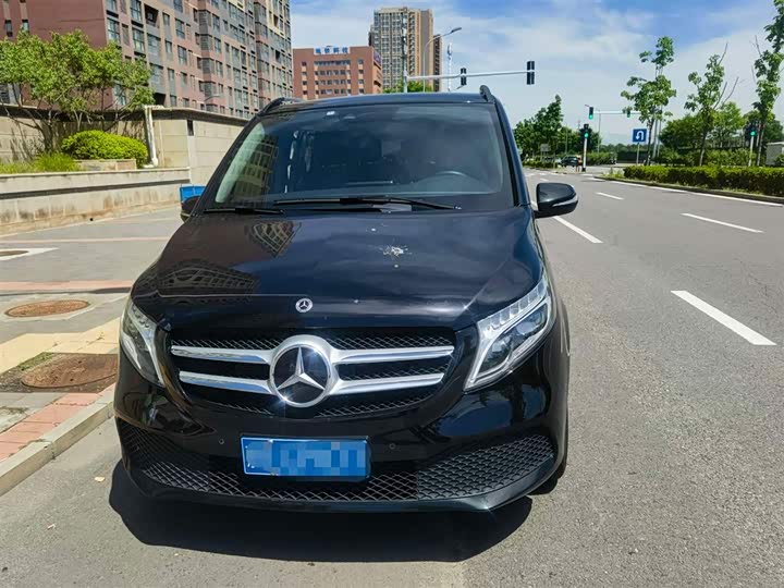 Photo 2 - Mercedes-Benz V-Class