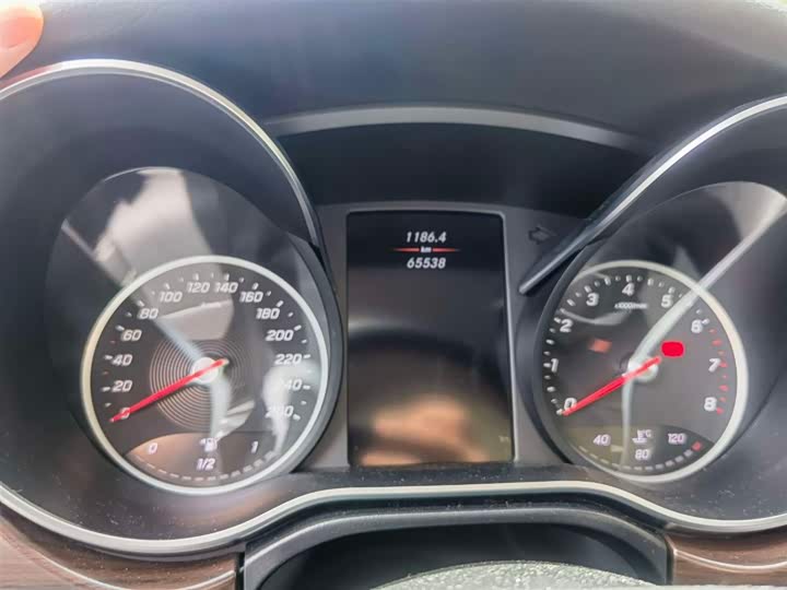 Photo 6 - Mercedes-Benz V-Class