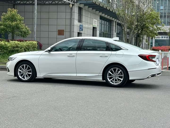 Photo 8 - Honda Accord