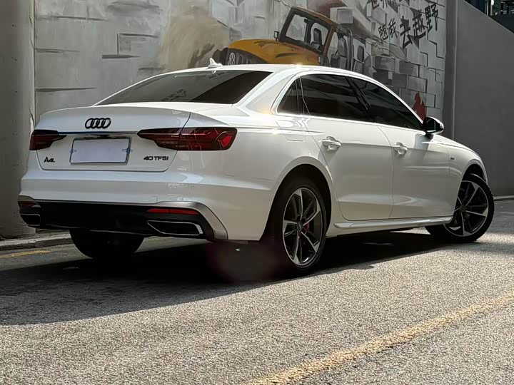 Photo 2 - Audi A4L