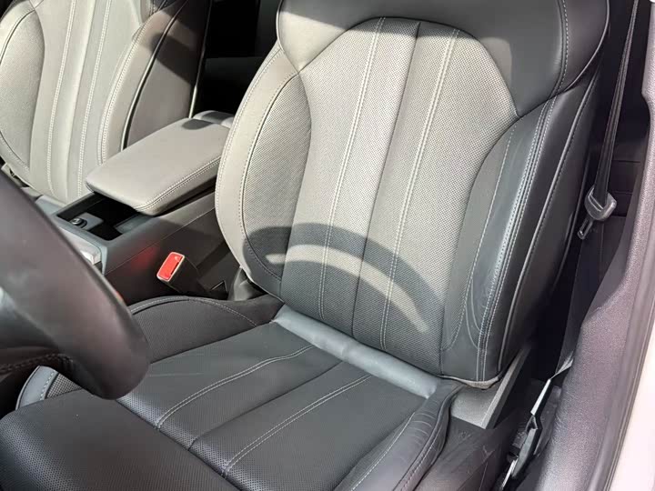 Photo 8 - Audi A4L