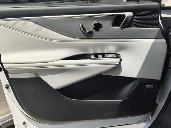 Фото 7 - Buick GL8 Hybrid