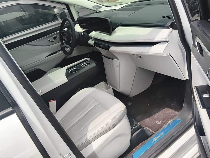 Фото 8 - Buick GL8 Hybrid
