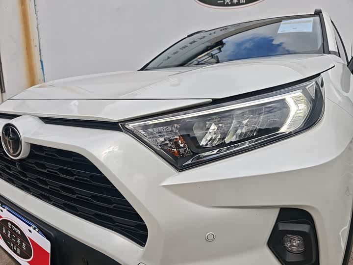Фото 6 - Toyota RAV4