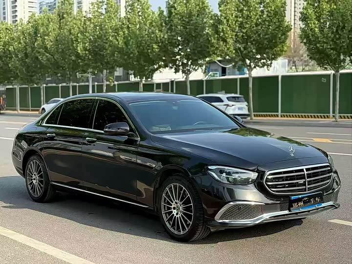 Фото 3 - Mercedes-Benz E-Class