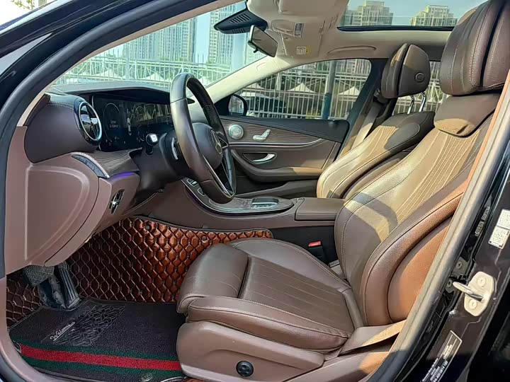 Фото 4 - Mercedes-Benz E-Class