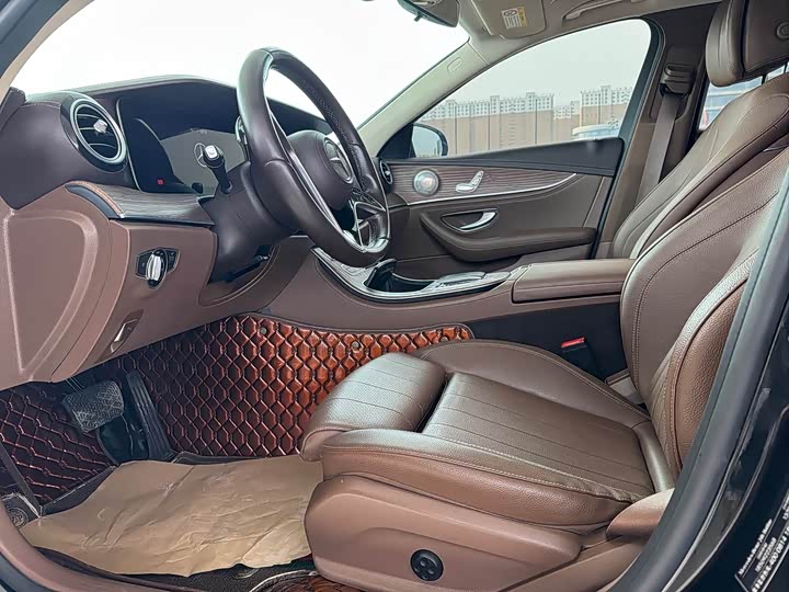 Фото 7 - Mercedes-Benz E-Class