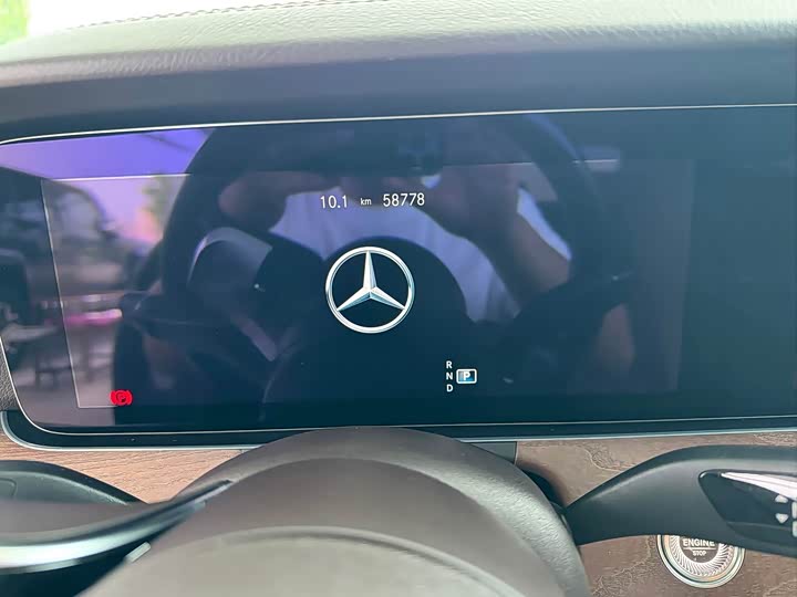 Фото 9 - Mercedes-Benz E-Class