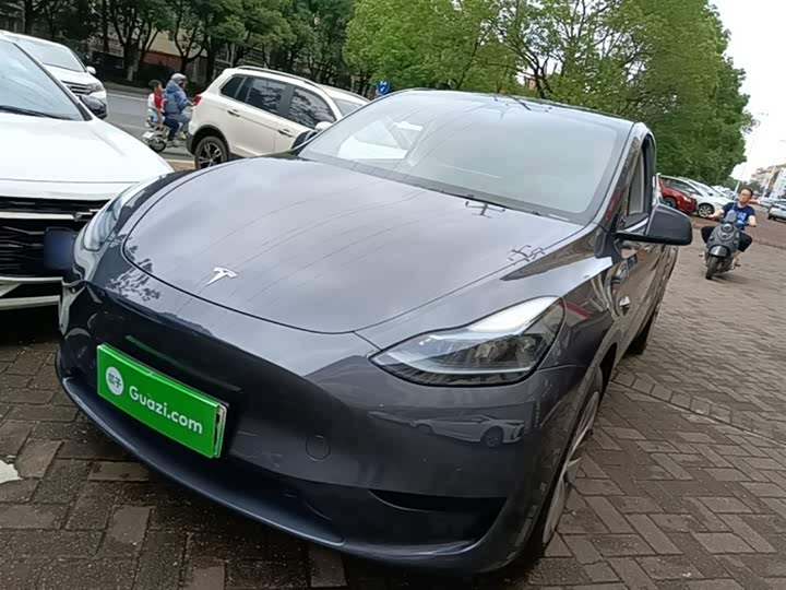 Zdjęcie 2 - Tesla Model Y