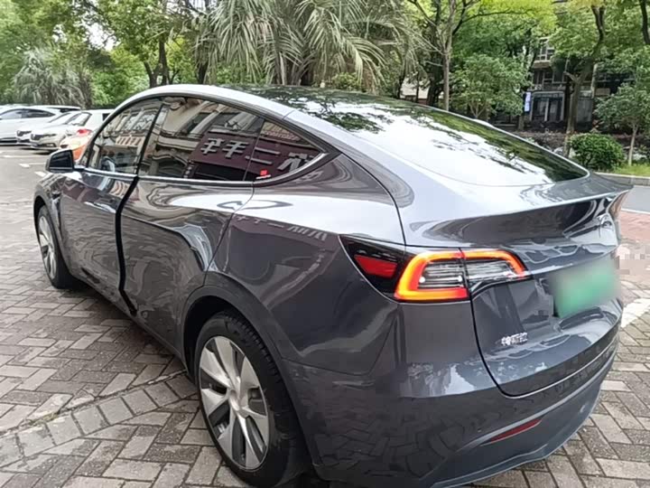 Zdjęcie 5 - Tesla Model Y