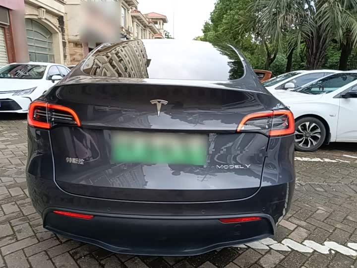Zdjęcie 6 - Tesla Model Y