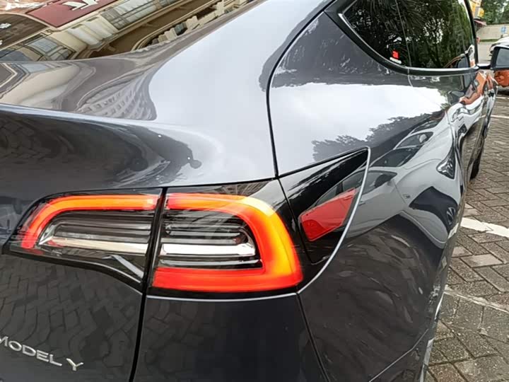 Zdjęcie 8 - Tesla Model Y