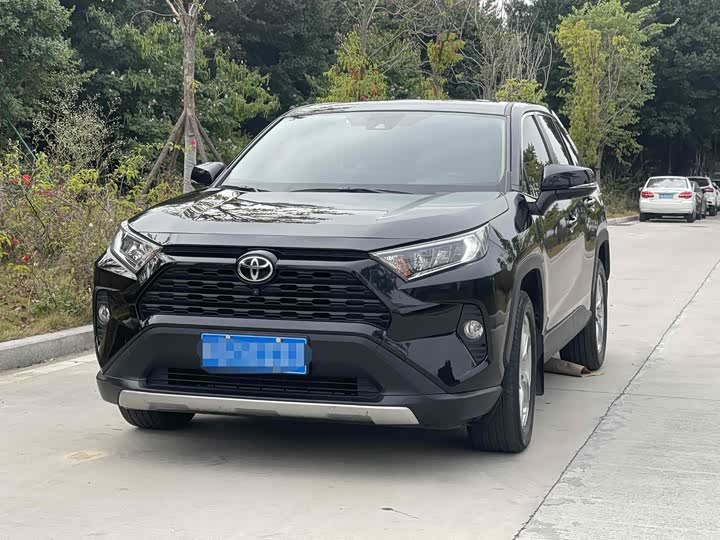 Фото 1 - Toyota RAV4