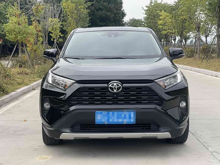 Фото 2 - Toyota RAV4