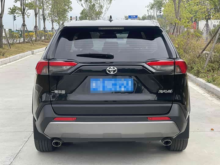 Фото 3 - Toyota RAV4