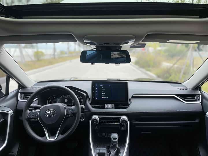 Фото 5 - Toyota RAV4