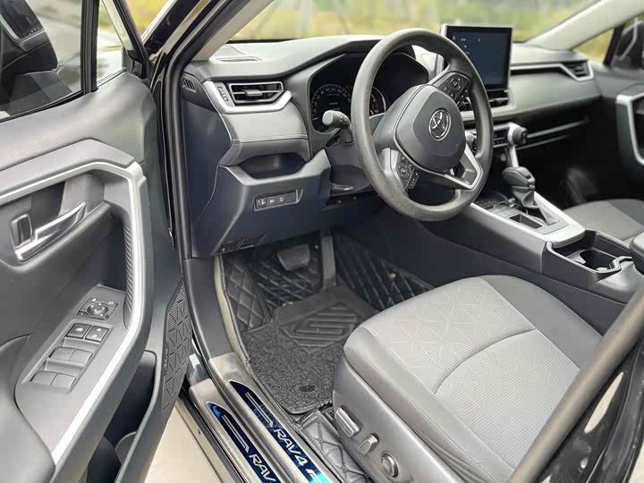 Фото 6 - Toyota RAV4
