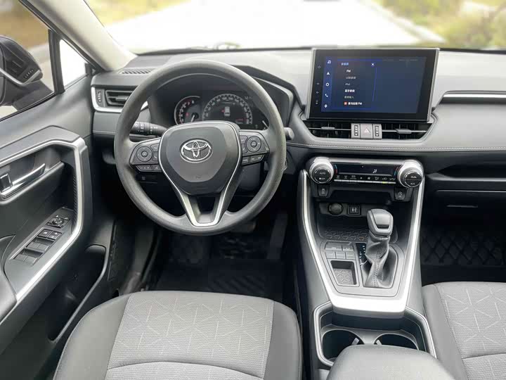 Фото 8 - Toyota RAV4