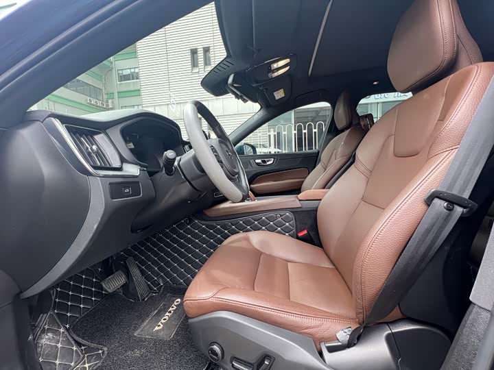 Фото 9 - Volvo XC60