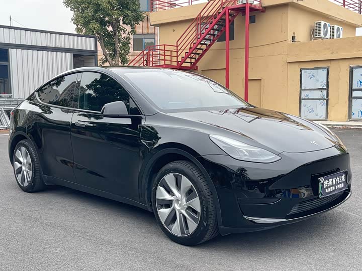 Фото 3 - Tesla Model Y