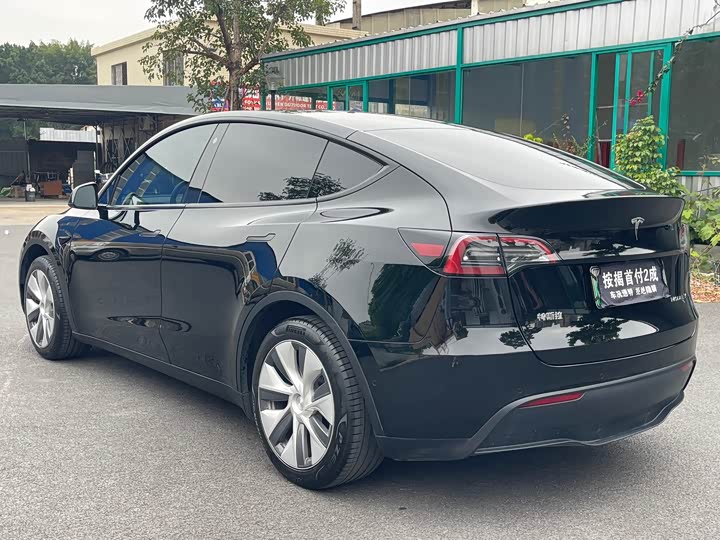 Фото 6 - Tesla Model Y