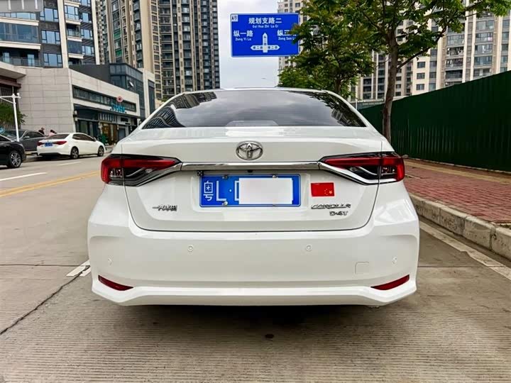Фото 2 - Toyota Corolla
